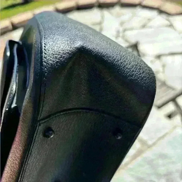 Authentic 1990 Gucci two way leather “One of one. Will not relist.” - Picture 11 of 15